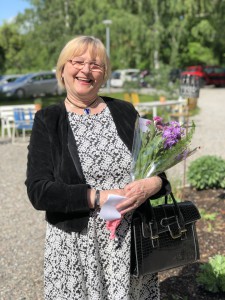 Ordförande Maija med blomster från Gynsam